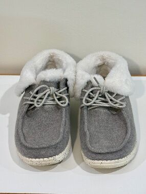 Hey Dude Wendy Warmth Gray Faux Fur Shoes Women’s 9